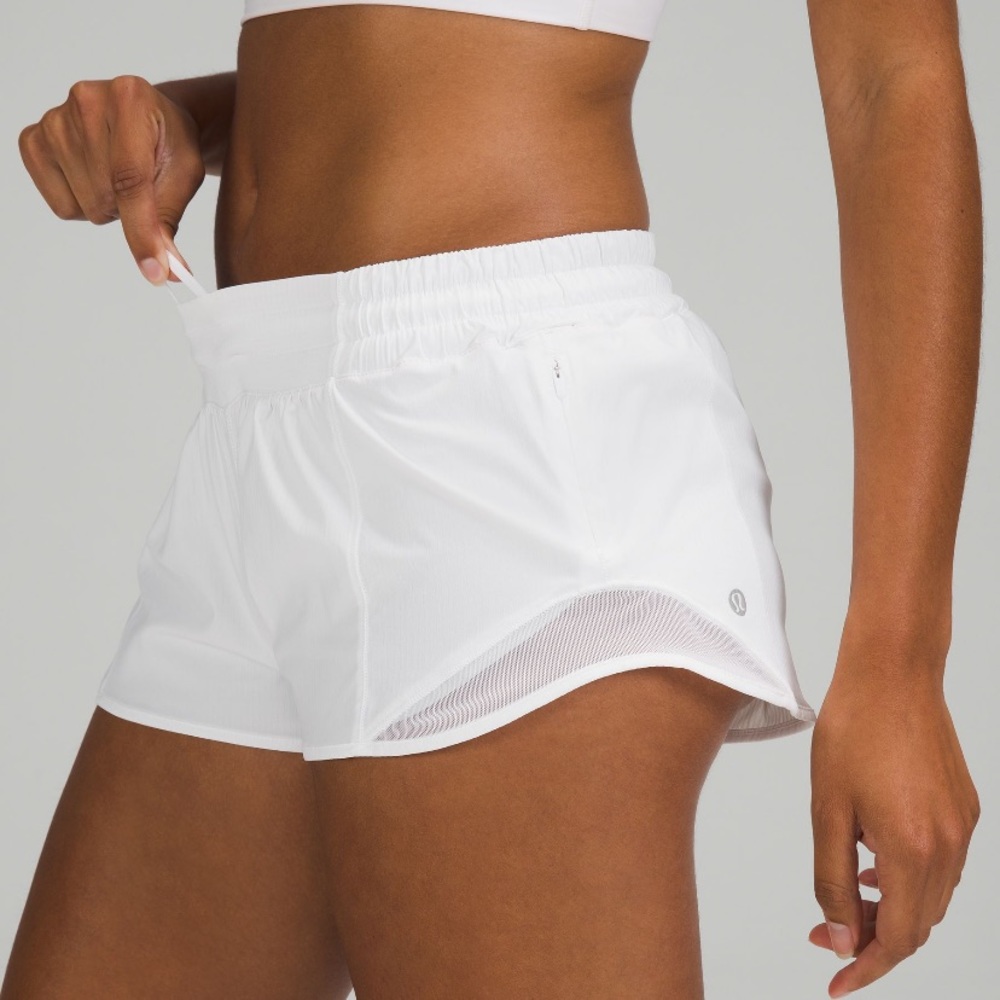 lululemon white hotty hot shorts, size 4, 2.5”